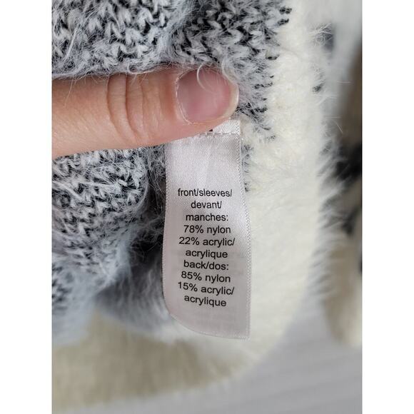 Maurices White Snowflake Eyelash Fuzzy Knit Pullover Sweater, sz Large - Picture 6 of 13
